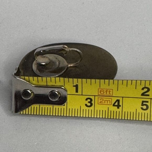 Vintage Sleek Brass Tone Oval Clip On Earrings Timeless & Understated - Picture 3 of 3